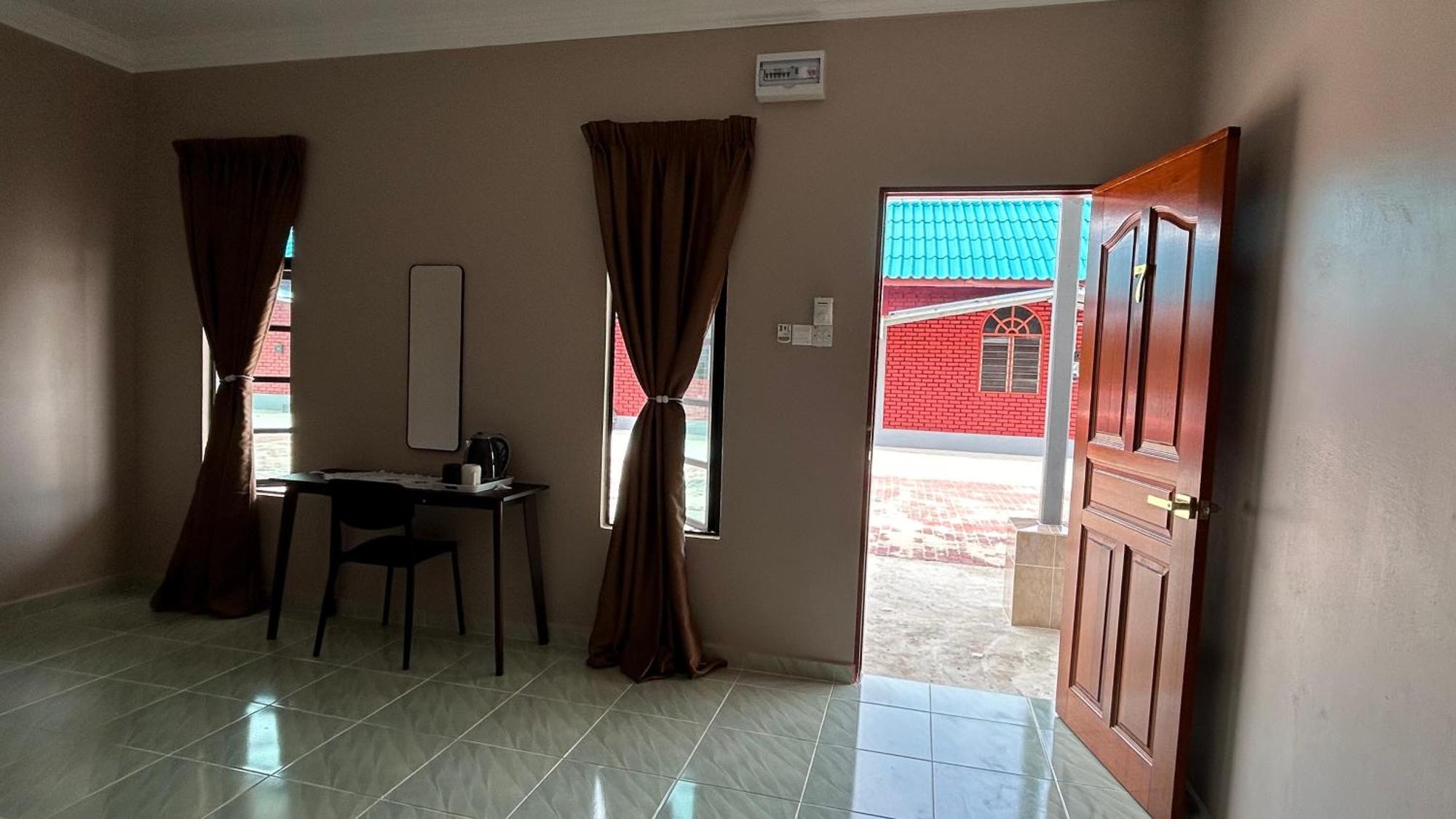 Sasuka Chalet Pantai Pandak Kuala Terengganu Exterior photo
