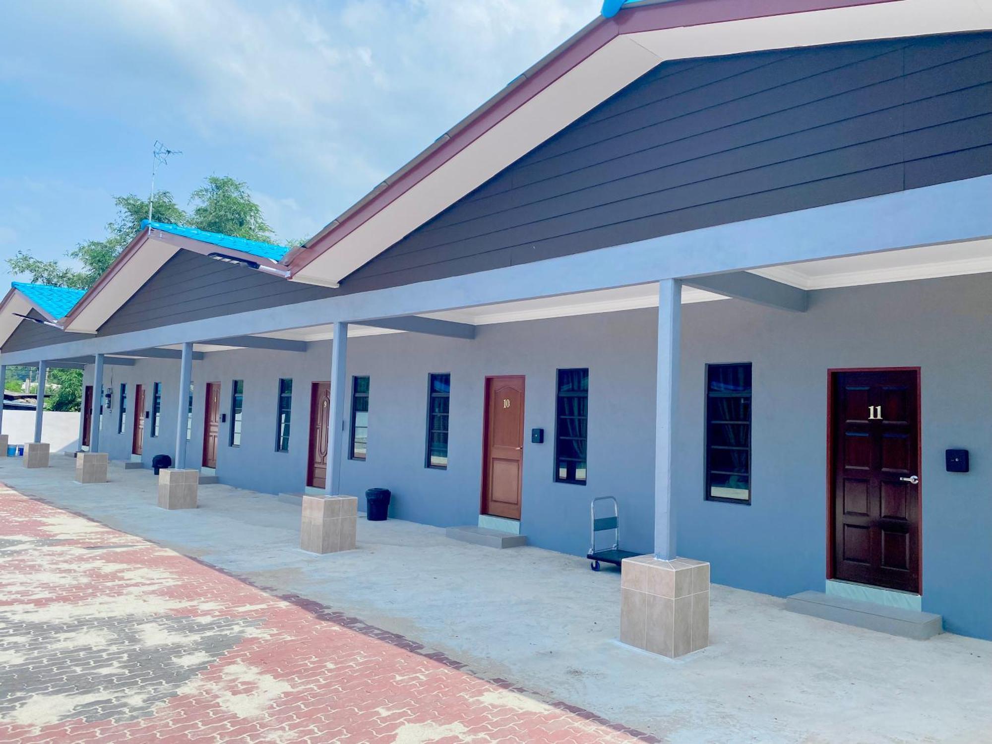 Sasuka Chalet Pantai Pandak Kuala Terengganu Exterior photo